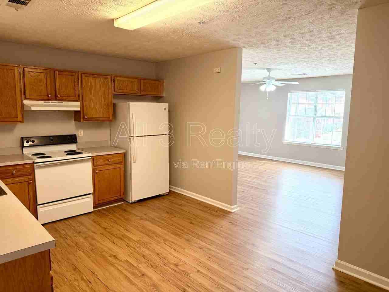 111 W Burke St #C4 - Photo 7 of 18