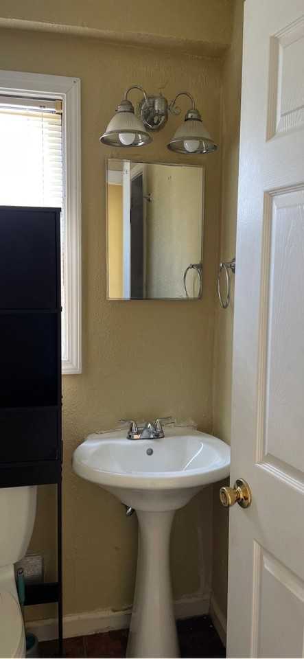 817 Ohio Ave #4 - Photo 4 of 13