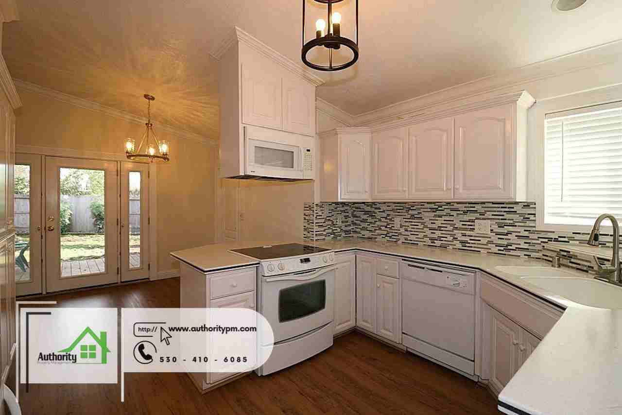 256 Newport Dr - Photo 7 of 29