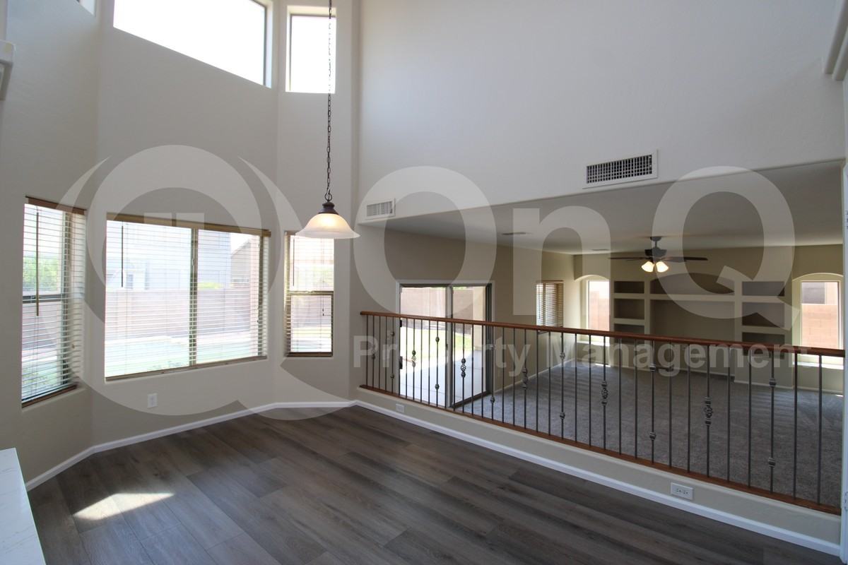 14904 W Cameron Dr - Photo 6 of 27