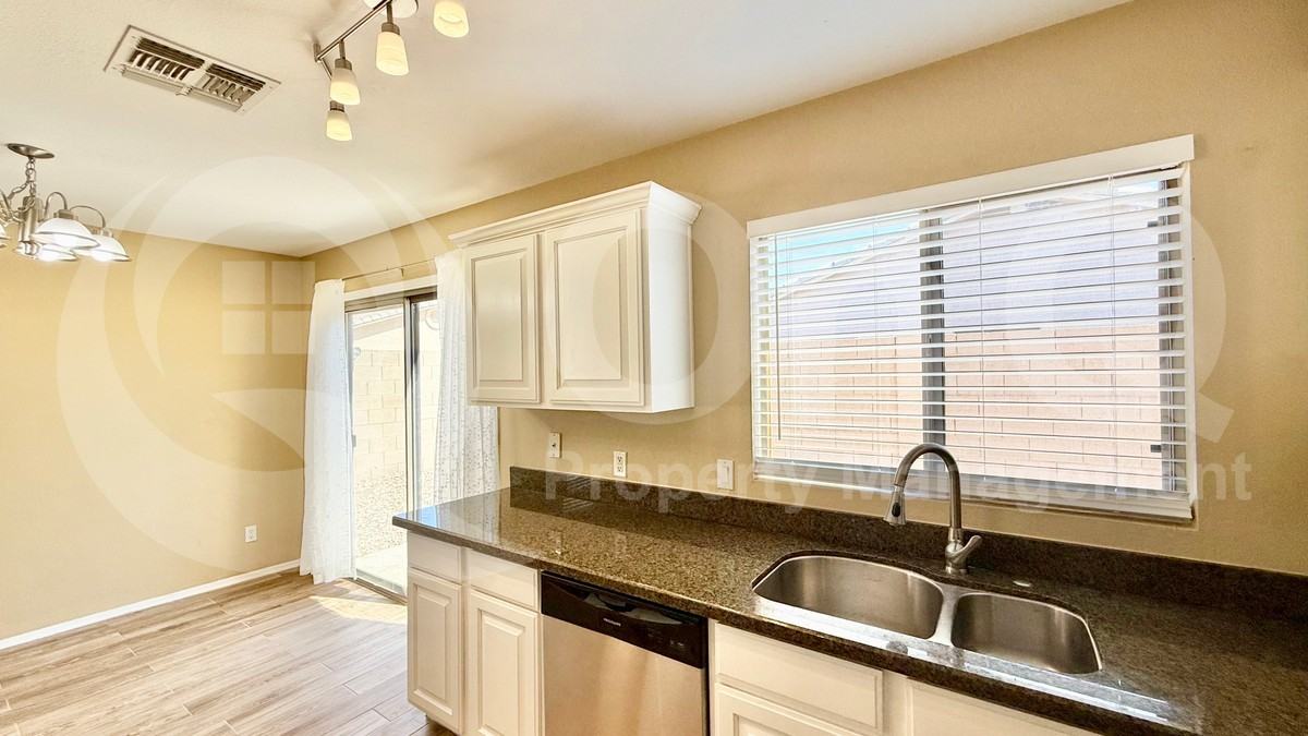 24 W Ingram St - Photo 4 of 19