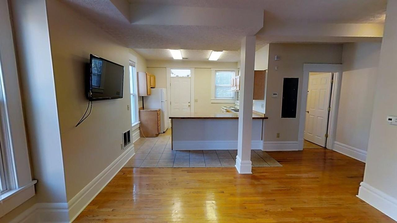 235 E 11th Ave - Photo 2 of 11