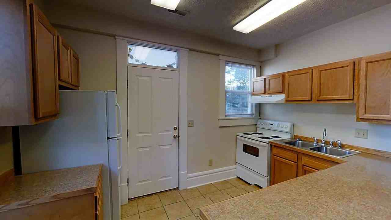 235 E 11th Ave - Photo 3 of 11