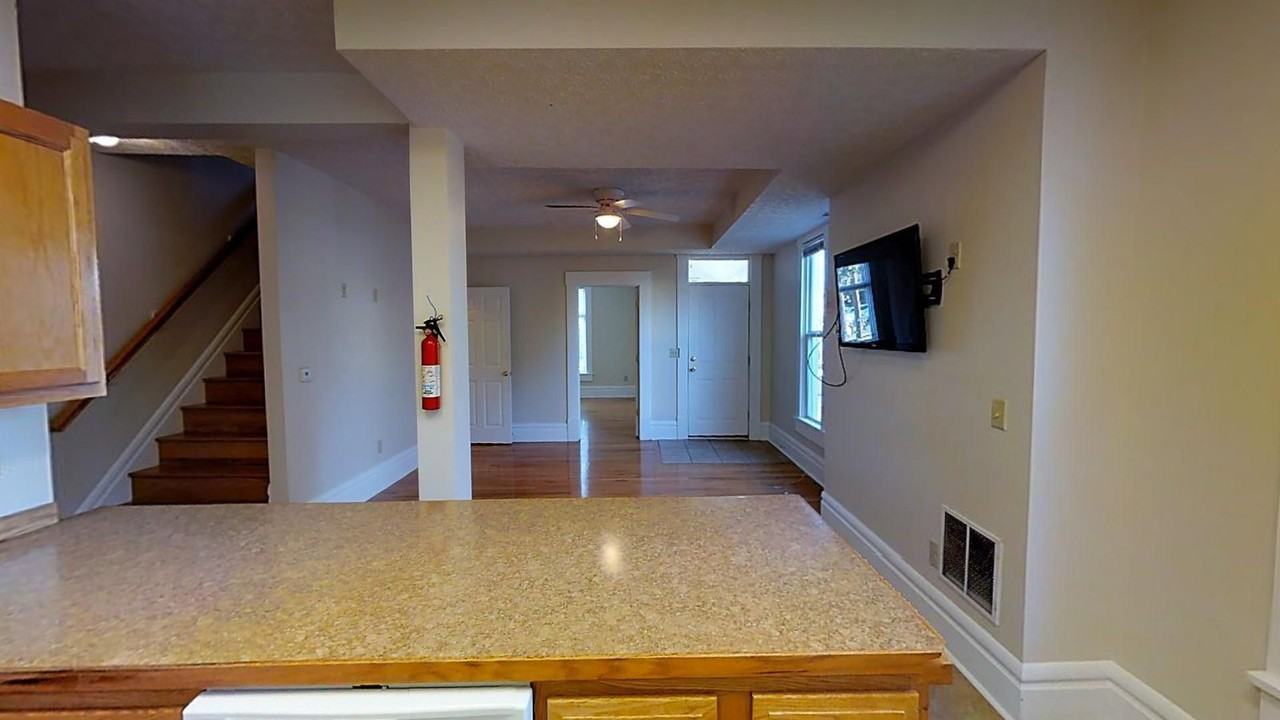 235 E 11th Ave - Photo 4 of 11