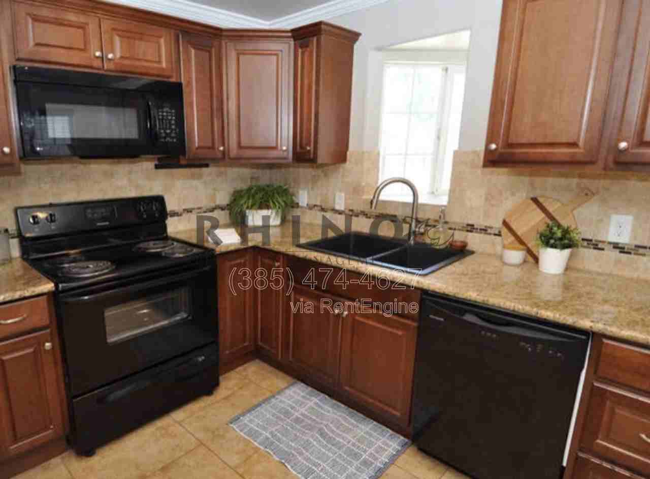 174 Claybourne Avenue South - Photo 3 of 25