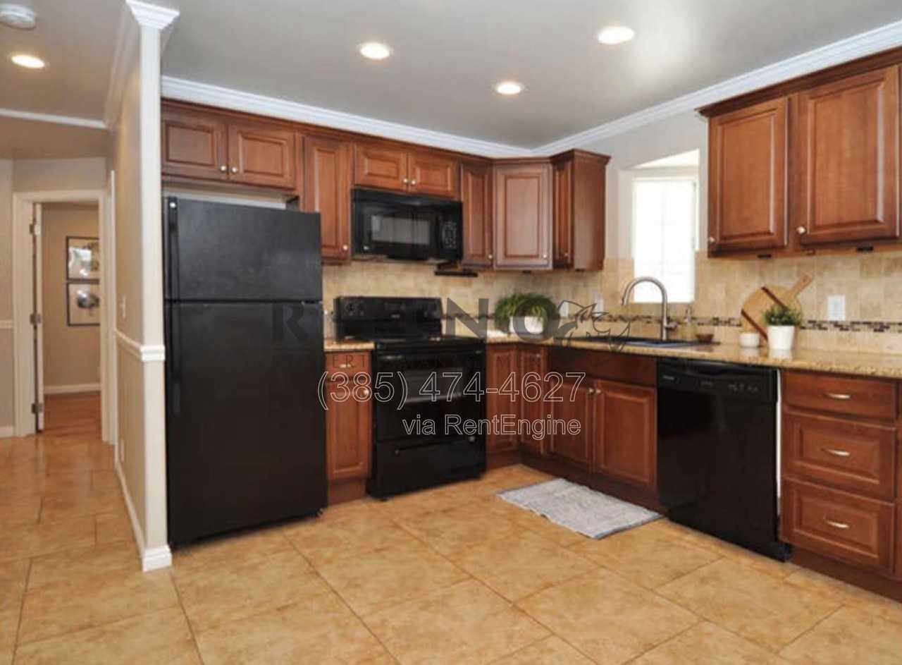 174 Claybourne Avenue South - Photo 5 of 25