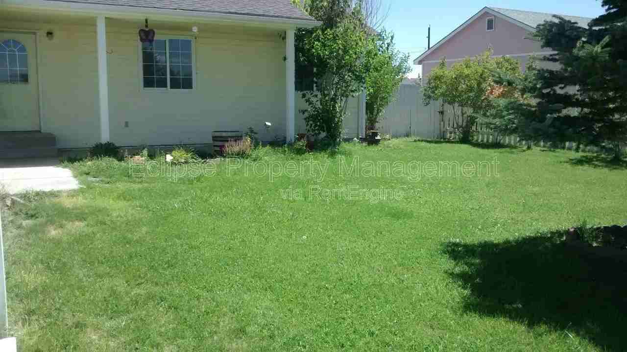 1840 Edison Ave - Photo 4 of 27