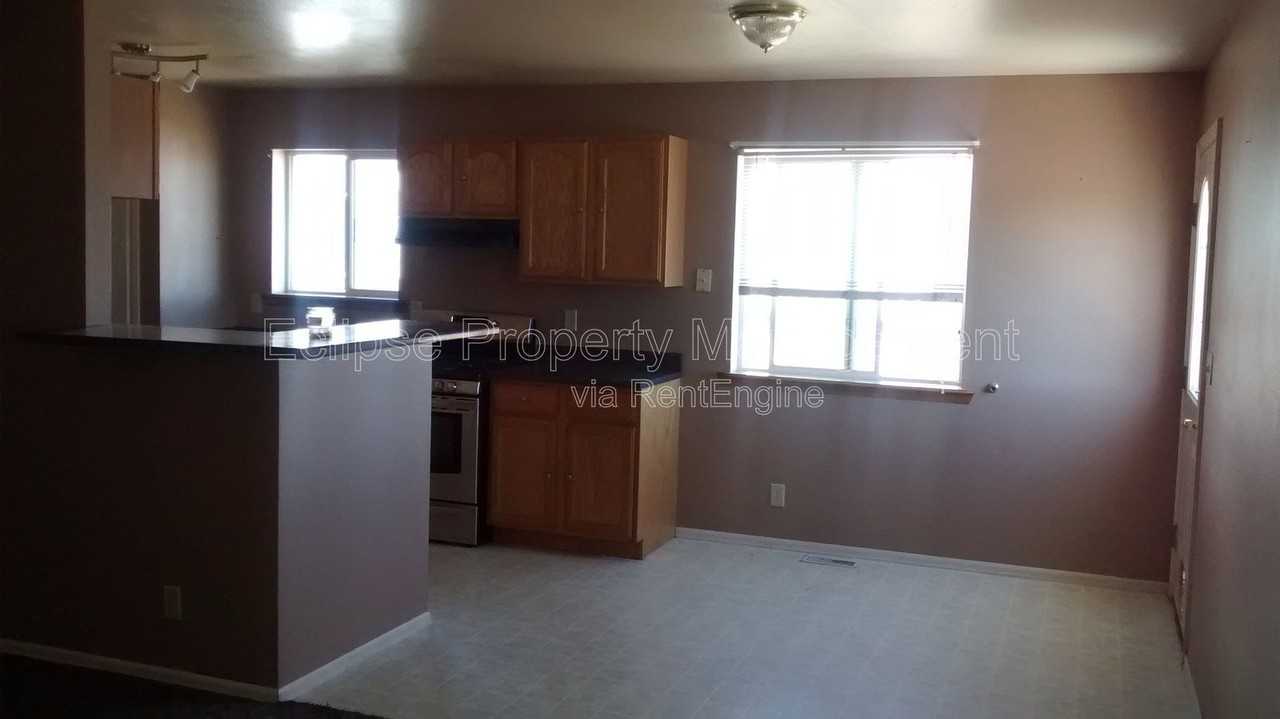 1840 Edison Ave - Photo 7 of 27