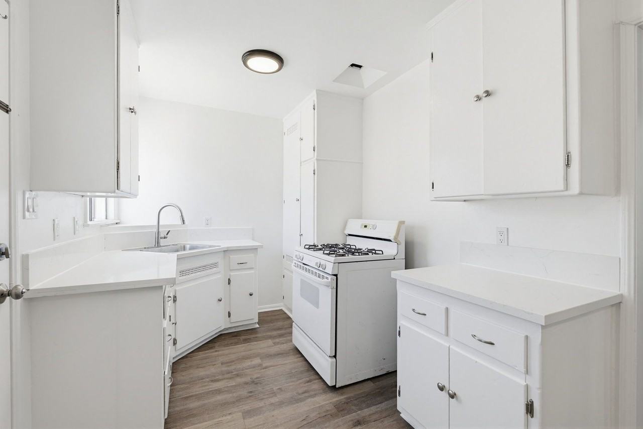 4264 W Broadway #C - Photo 3 of 15