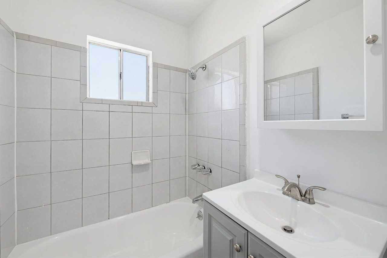 4264 W Broadway #C - Photo 6 of 15