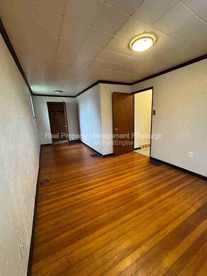 2837 Capitol St - Photo 5 of 9