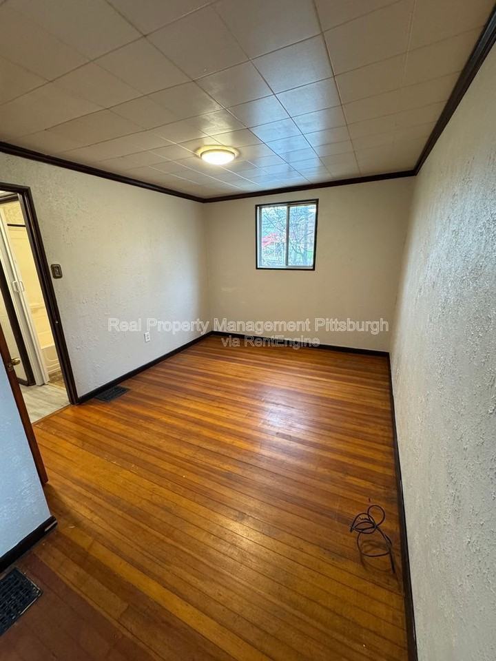 2837 Capitol St - Photo 6 of 9