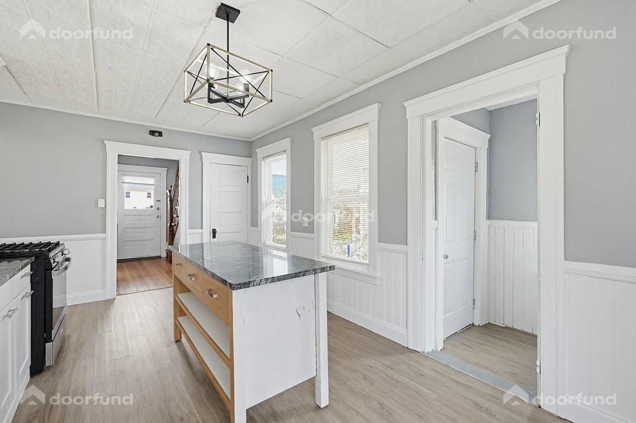 121 Delmont Ave - Photo 6 of 49