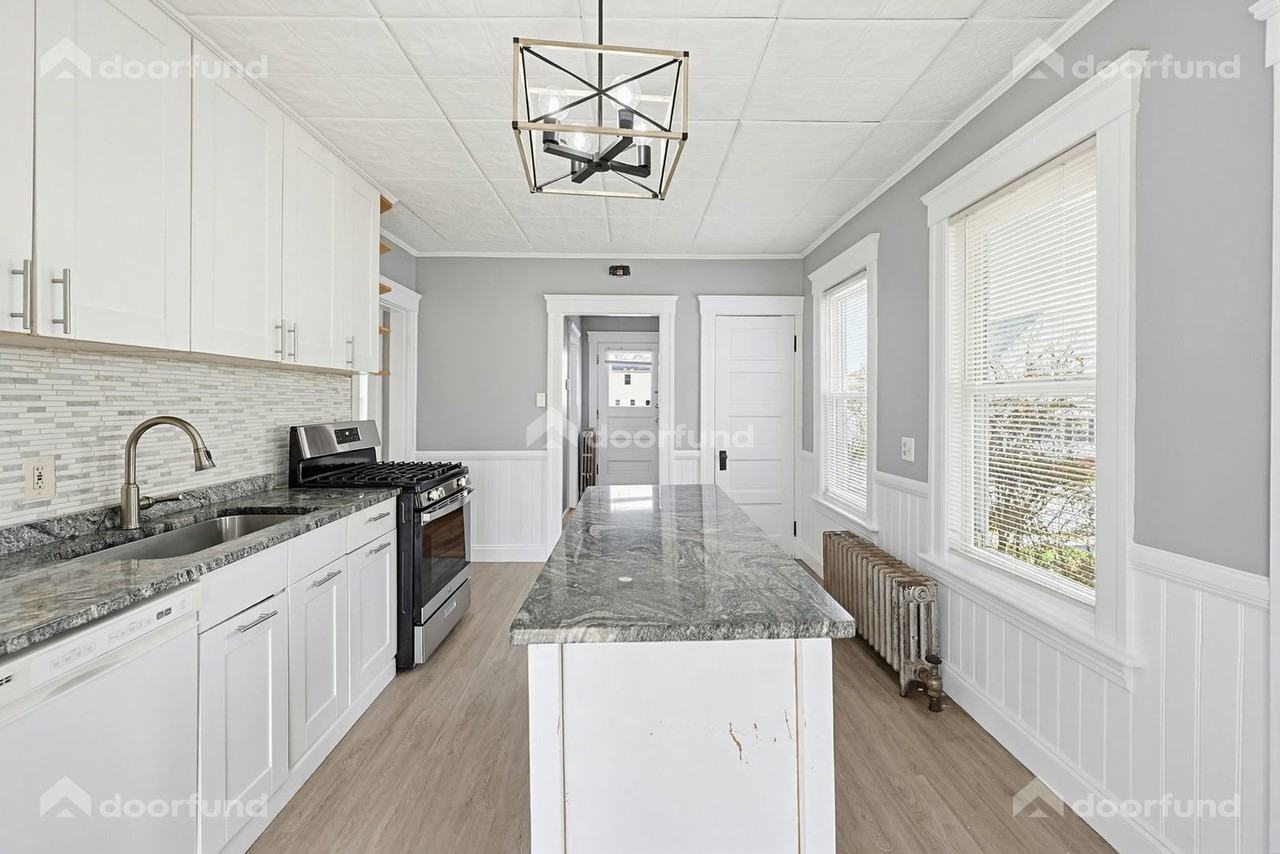121 Delmont Ave - Photo 7 of 49