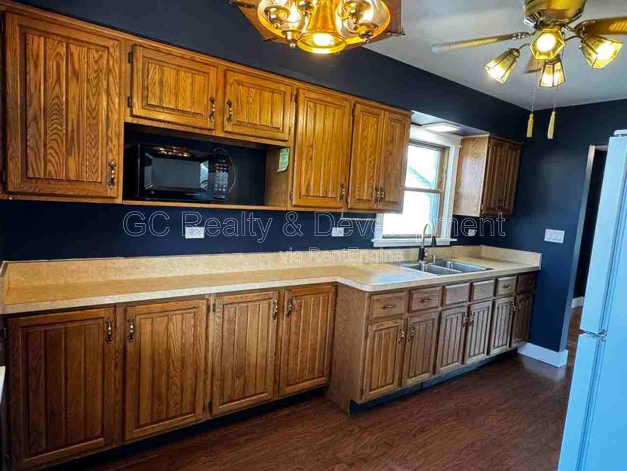 510 N Fairview Ave - Photo 6 of 21