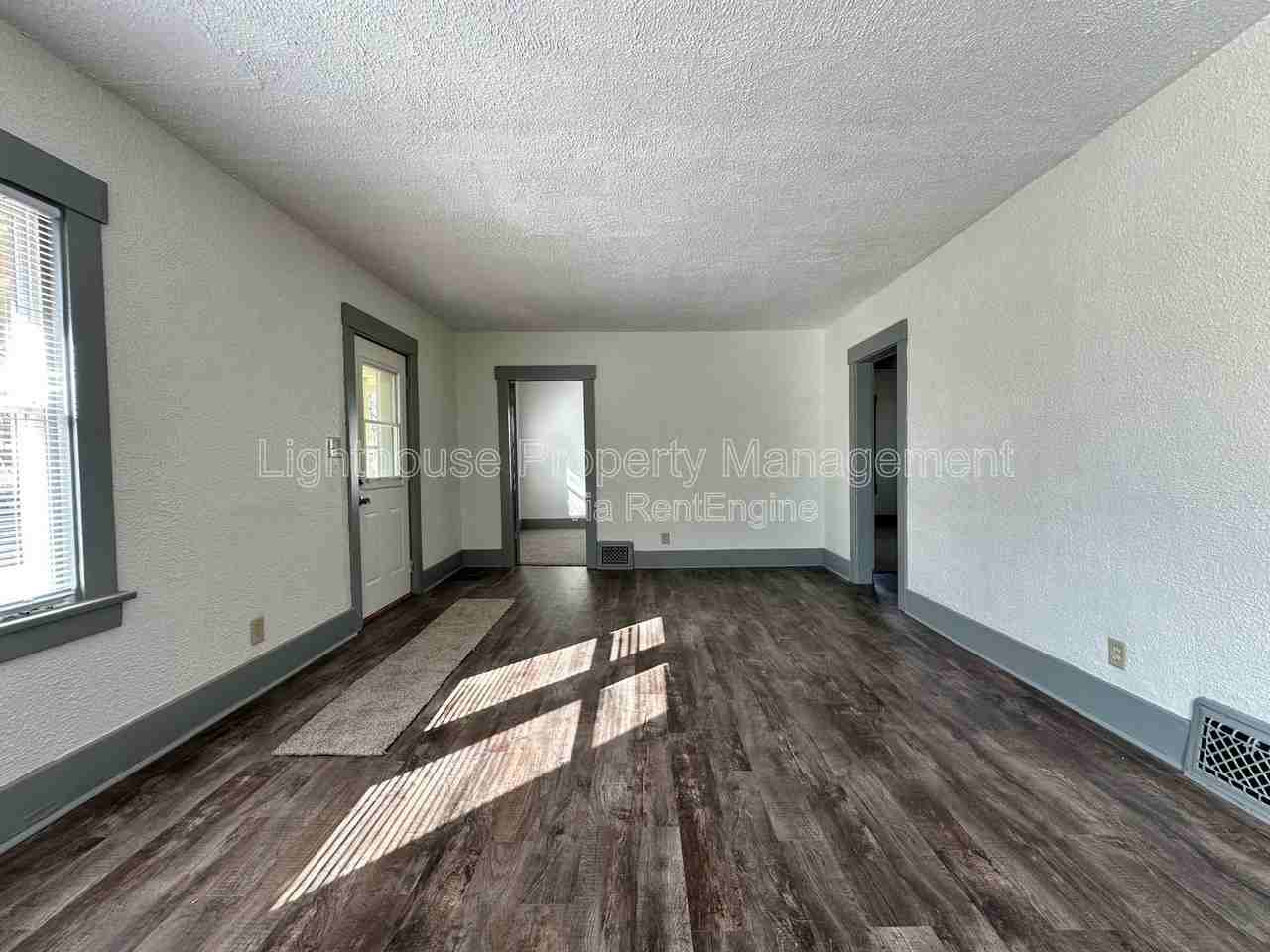 138 Yale St - Photo 4 of 12