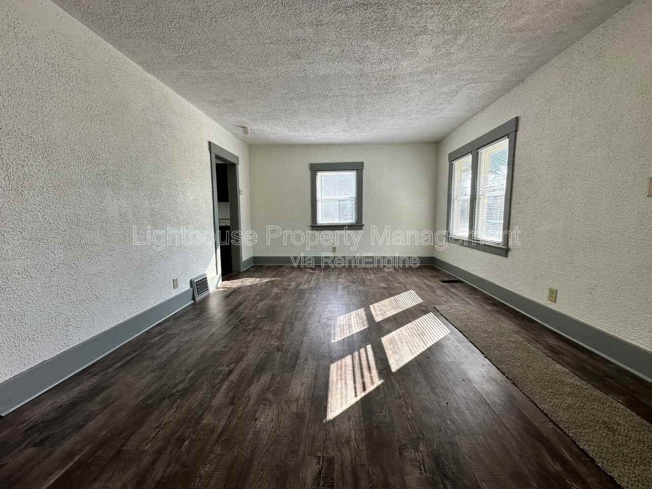 138 Yale St - Photo 5 of 12