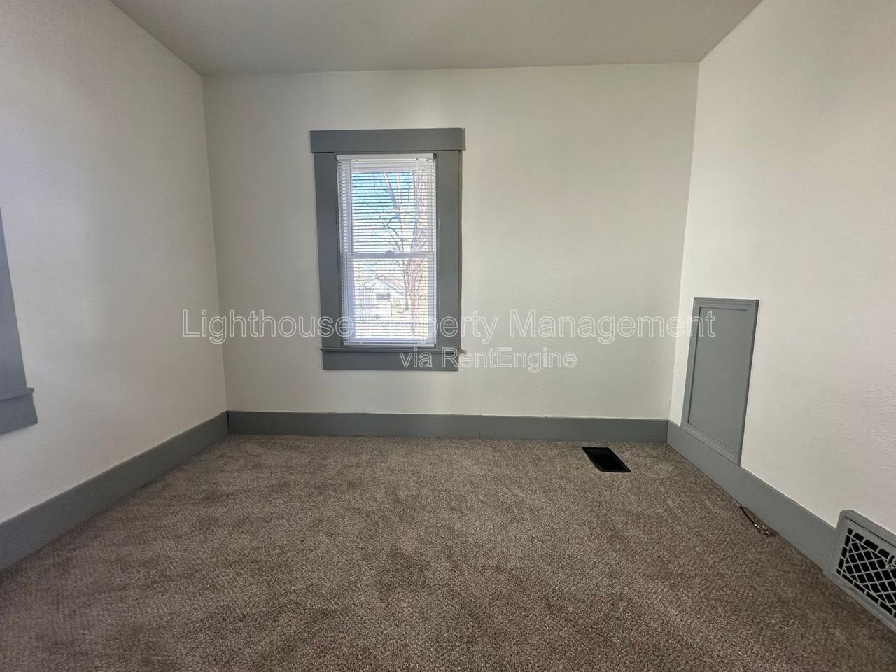 138 Yale St - Photo 7 of 12