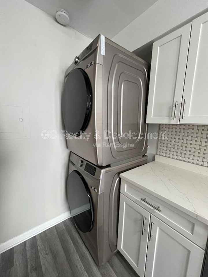 1332 Kingsbury Dr #1-1 - Photo 2 of 23