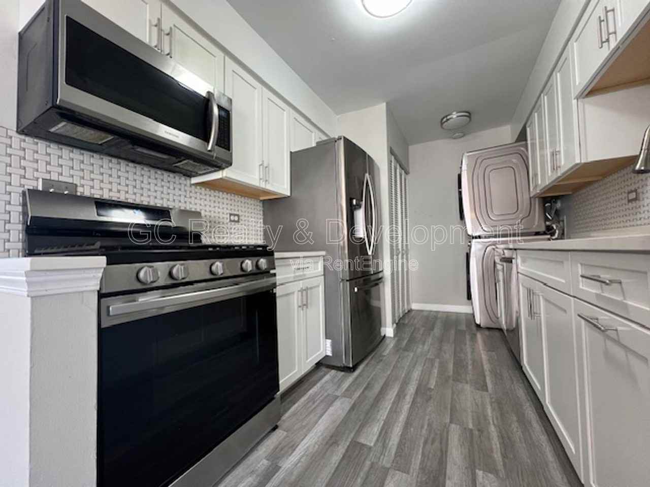 1332 Kingsbury Dr #1-1 - Photo 3 of 23