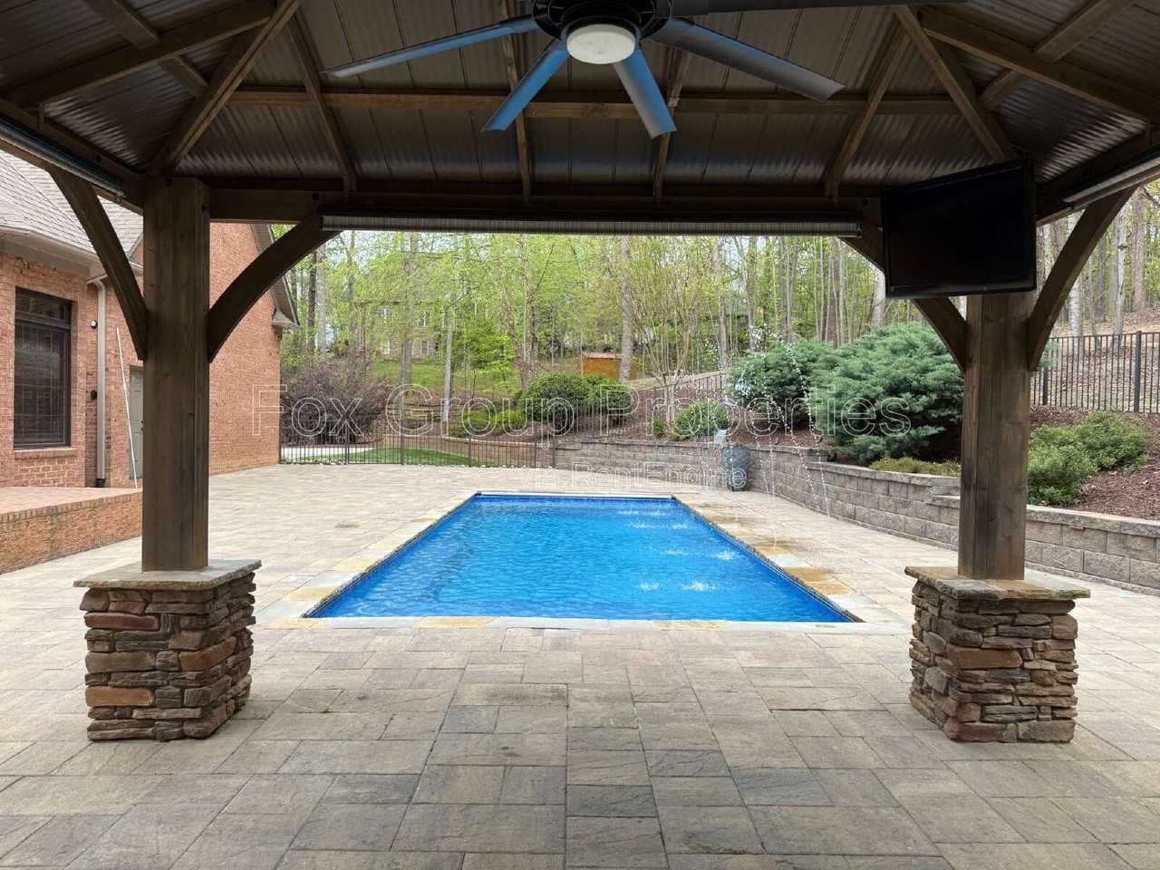 143 Greenbay Rd - Photo 6 of 37