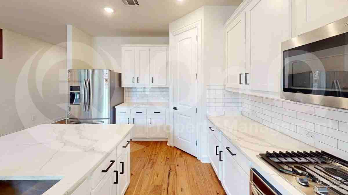 2440 Valley Ln - Photo 4 of 27