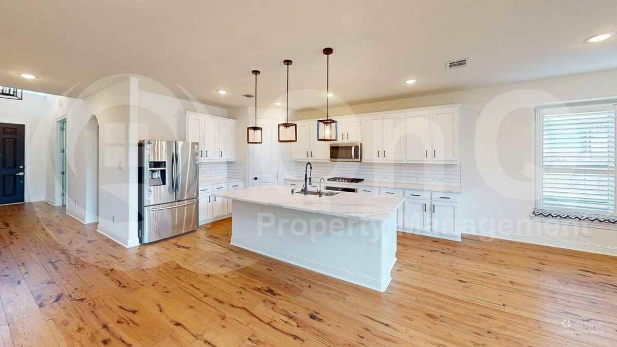 2440 Valley Ln - Photo 5 of 27