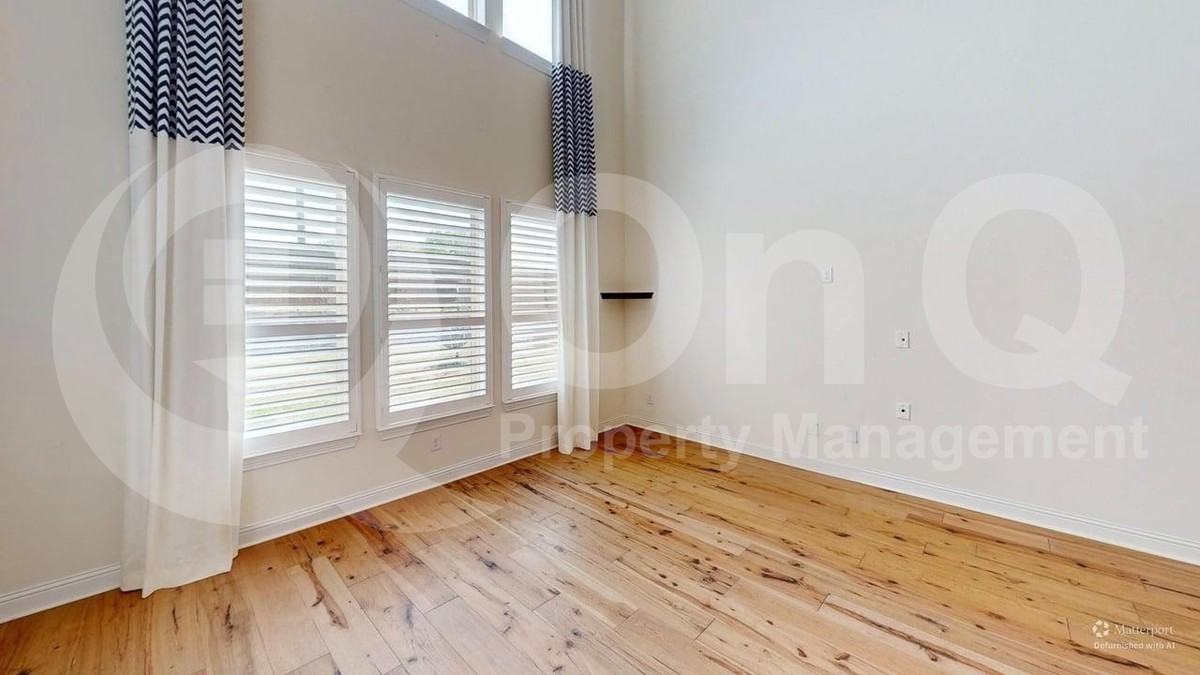 2440 Valley Ln - Photo 7 of 27