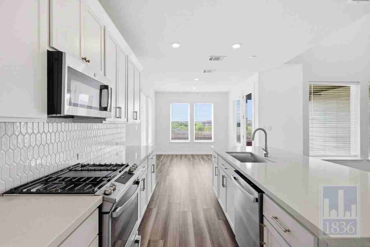 12713 Brave Tenderfoot Trl - Photo 7 of 46