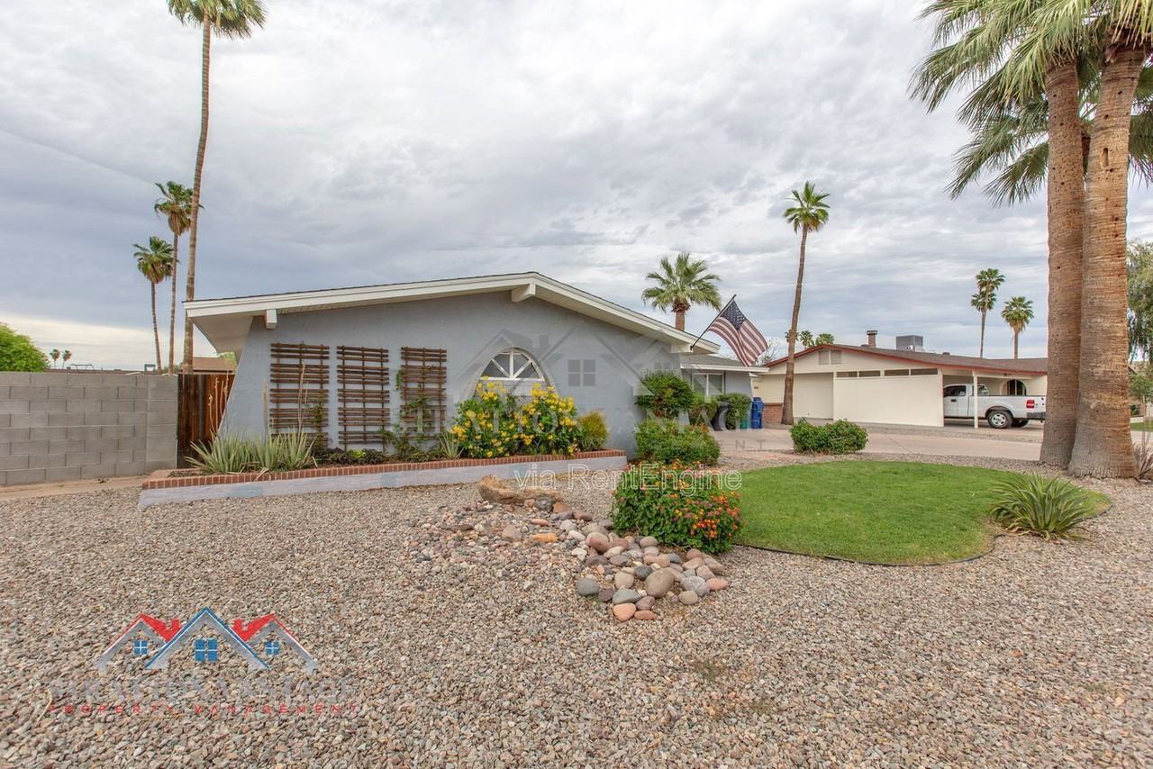 2224 W Emelita Ave - Photo 3 of 49