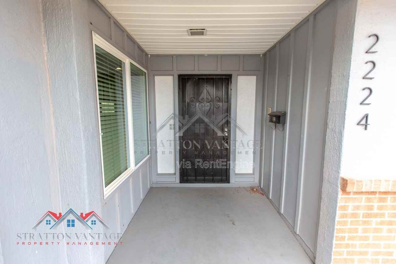 2224 W Emelita Ave - Photo 6 of 49