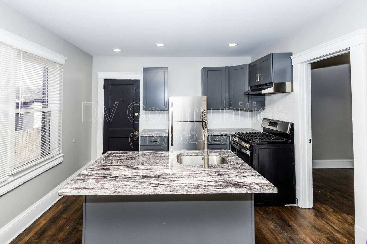 2081 Halstead Ave - Photo 5 of 13