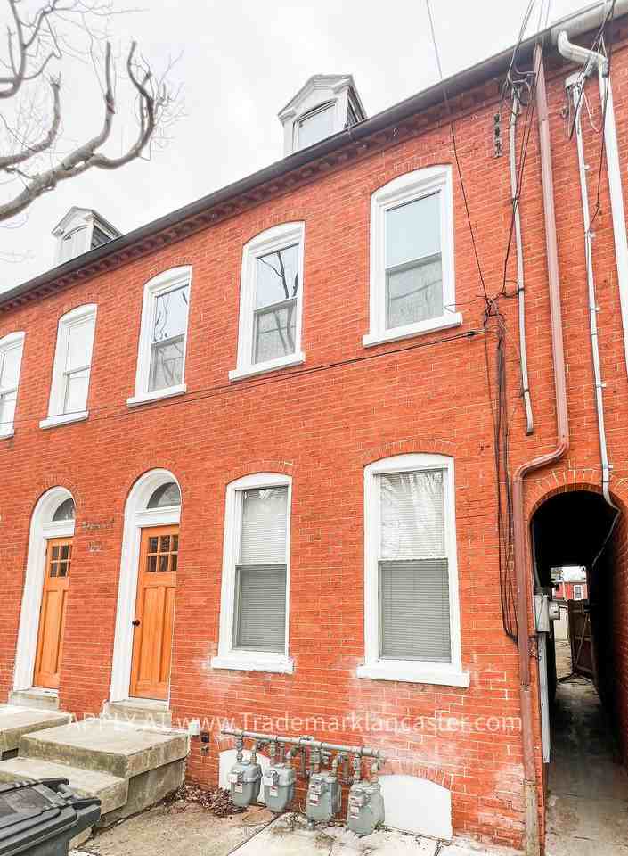 432 W Lemon St #3 - Photo 2 of 11