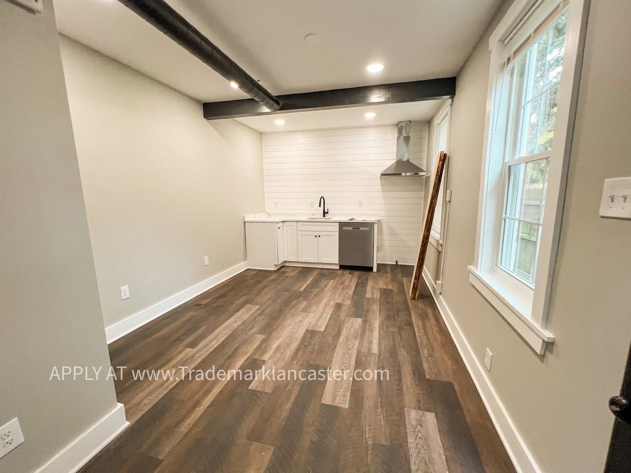 432 W Lemon St #3 - Photo 4 of 11