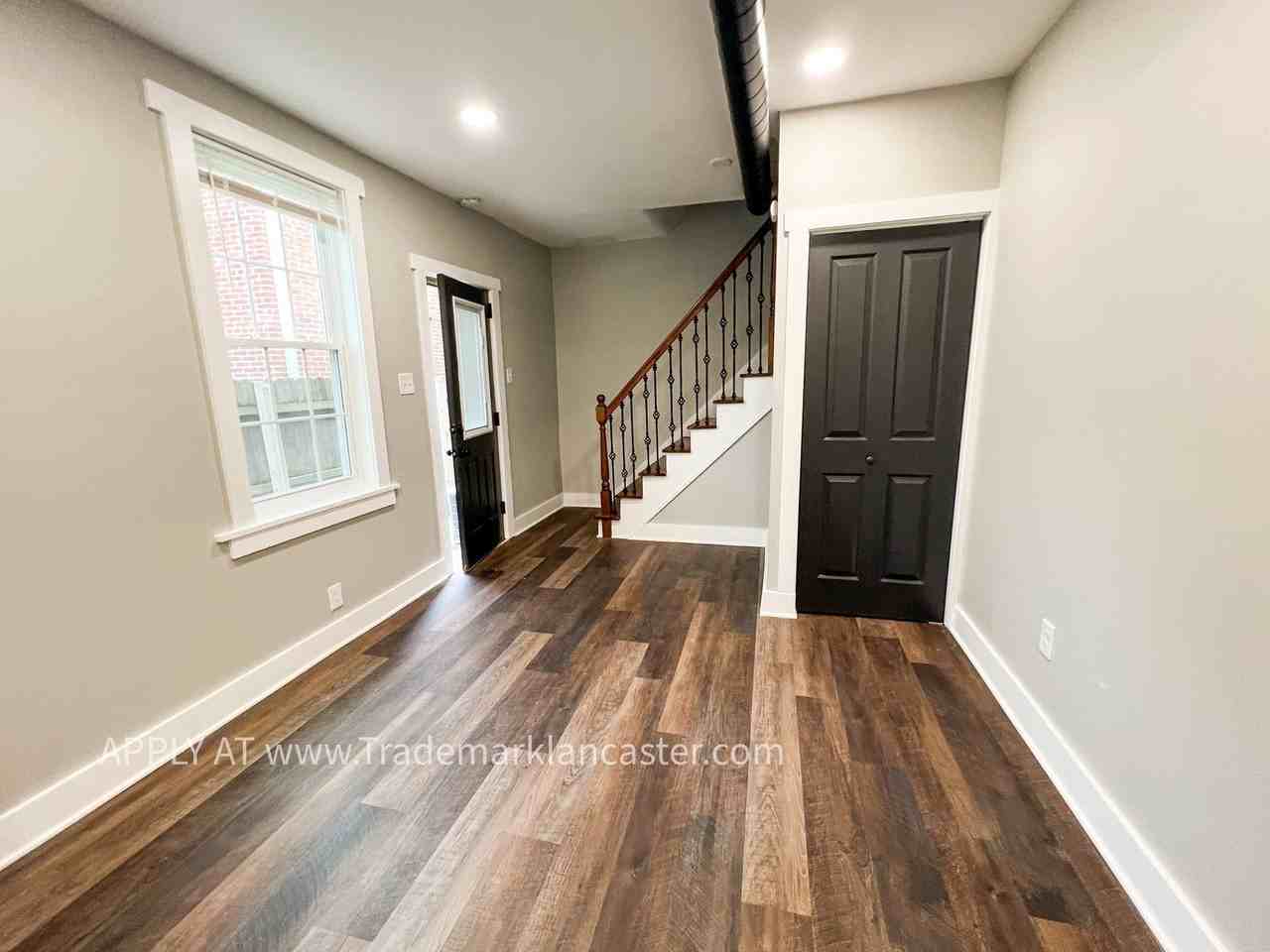 432 W Lemon St #3 - Photo 5 of 11