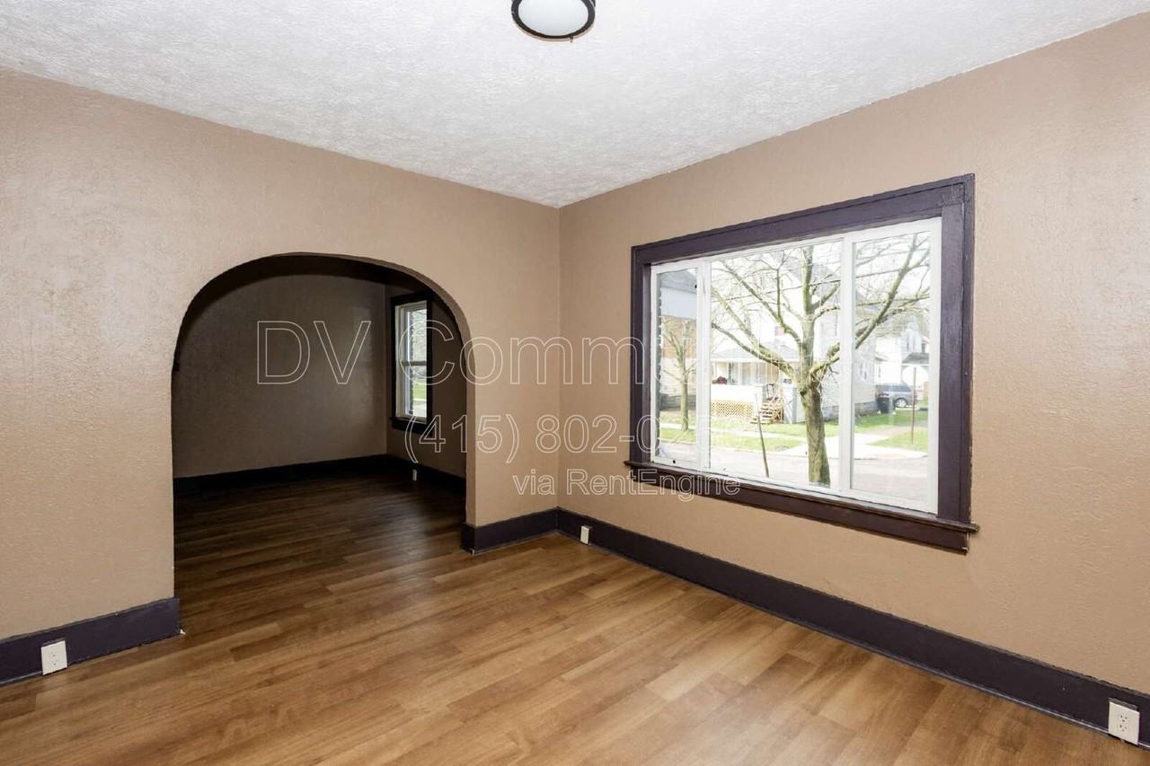 243 Wildwood Ave - Photo 4 of 23