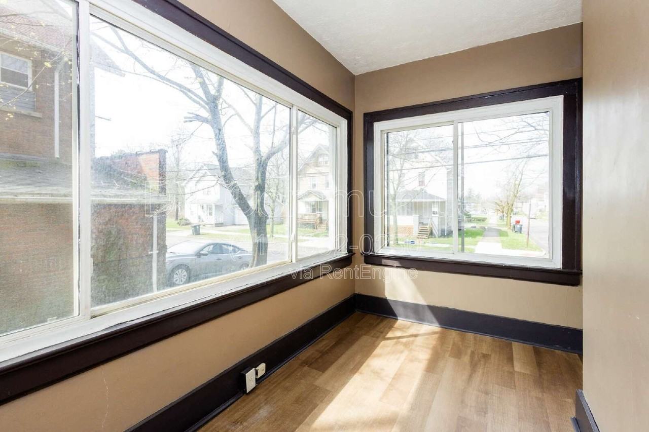 243 Wildwood Ave - Photo 6 of 23