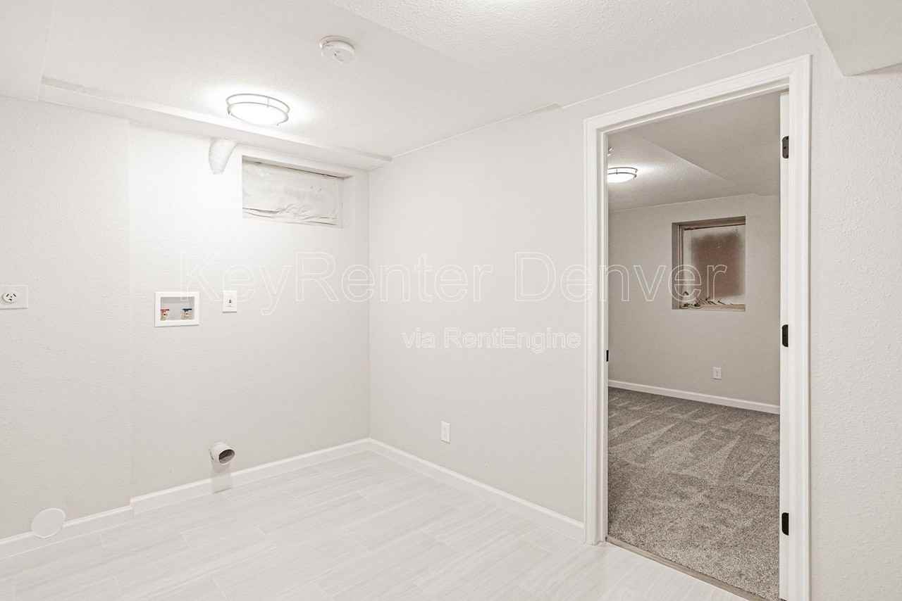 4762 S Acoma St - Photo 4 of 29