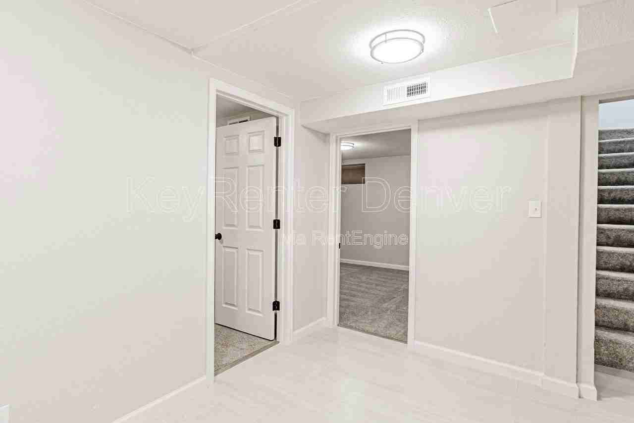 4762 S Acoma St - Photo 5 of 29