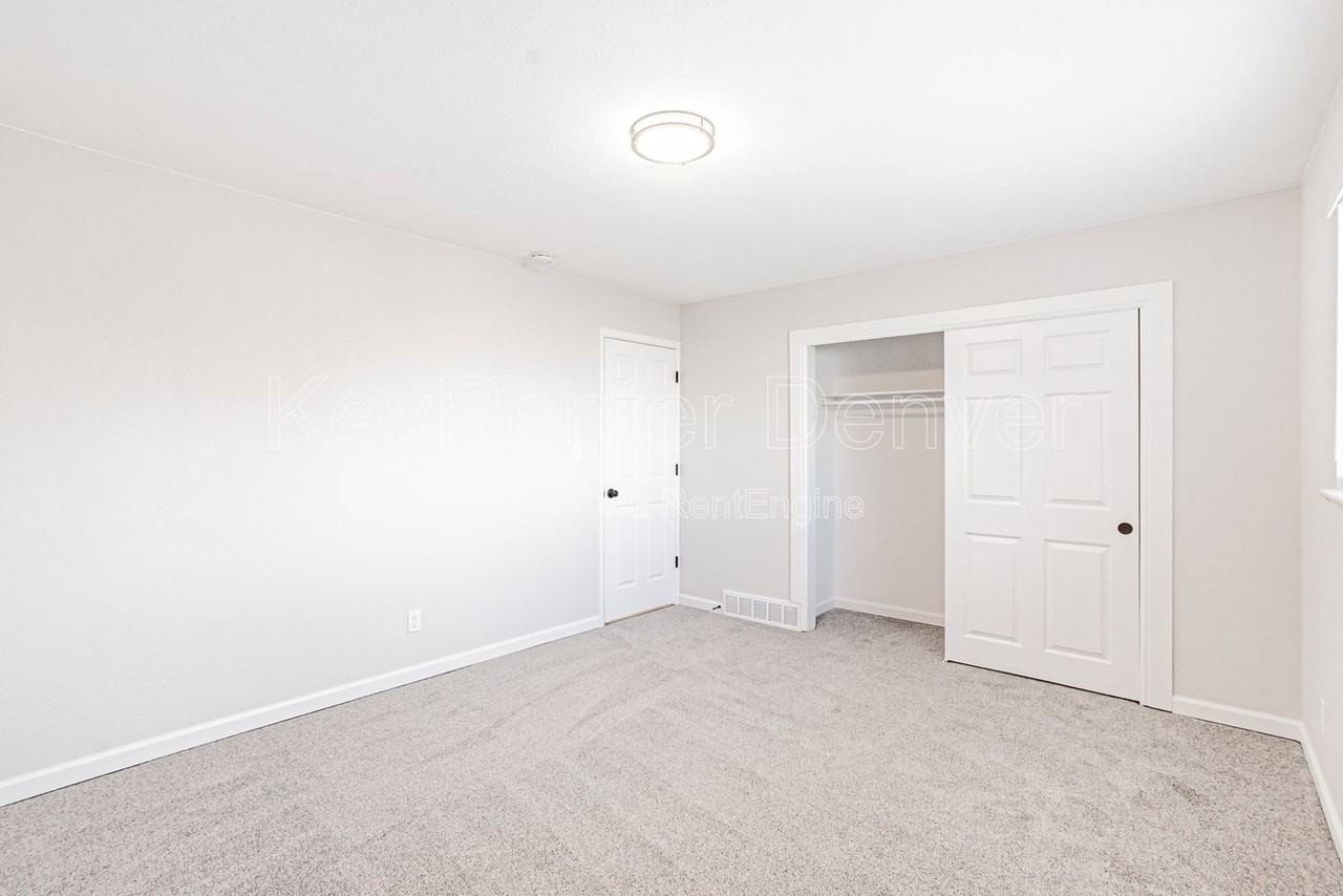 4762 S Acoma St - Photo 6 of 29