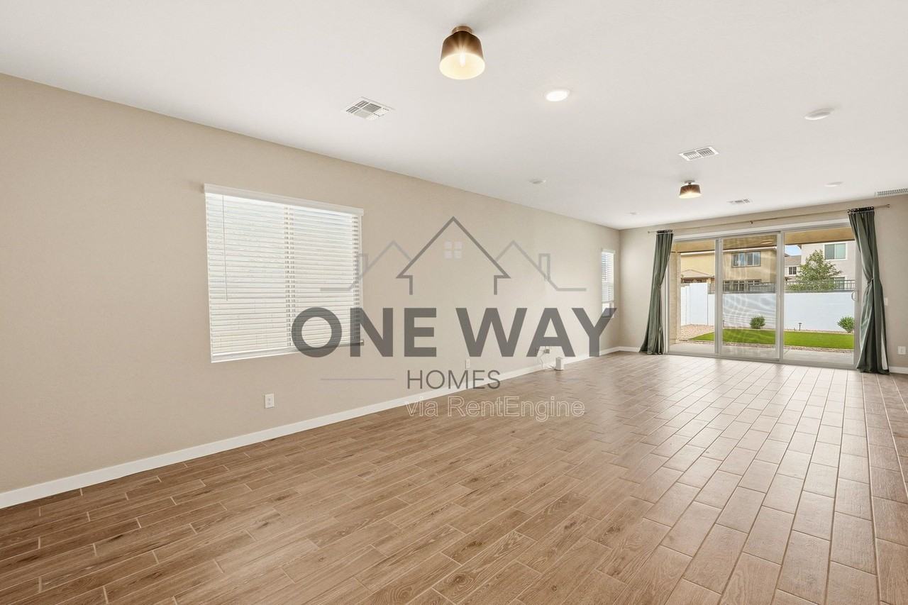 18180 W Larkspur Dr - Photo 4 of 37