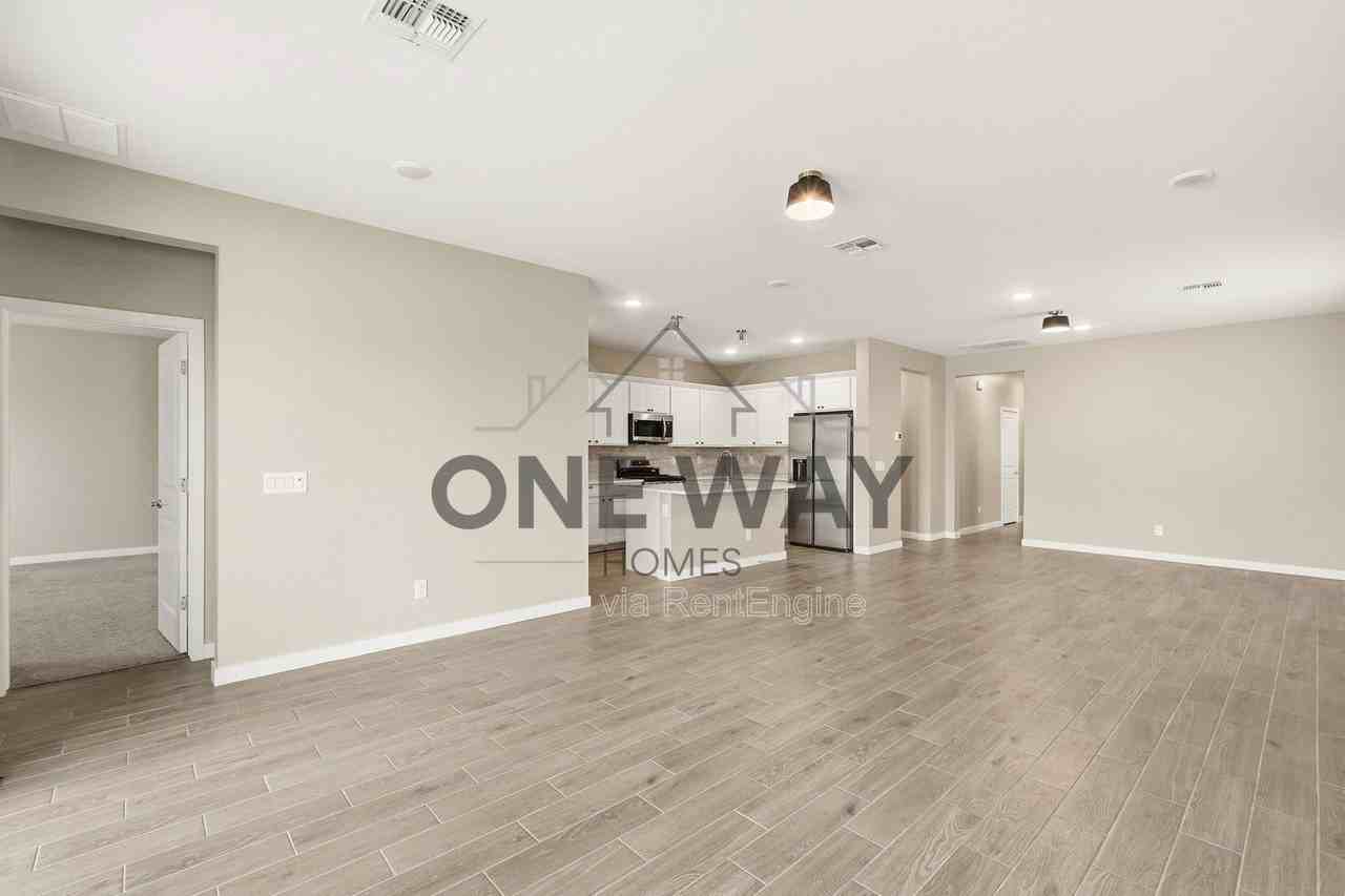 18180 W Larkspur Dr - Photo 7 of 37