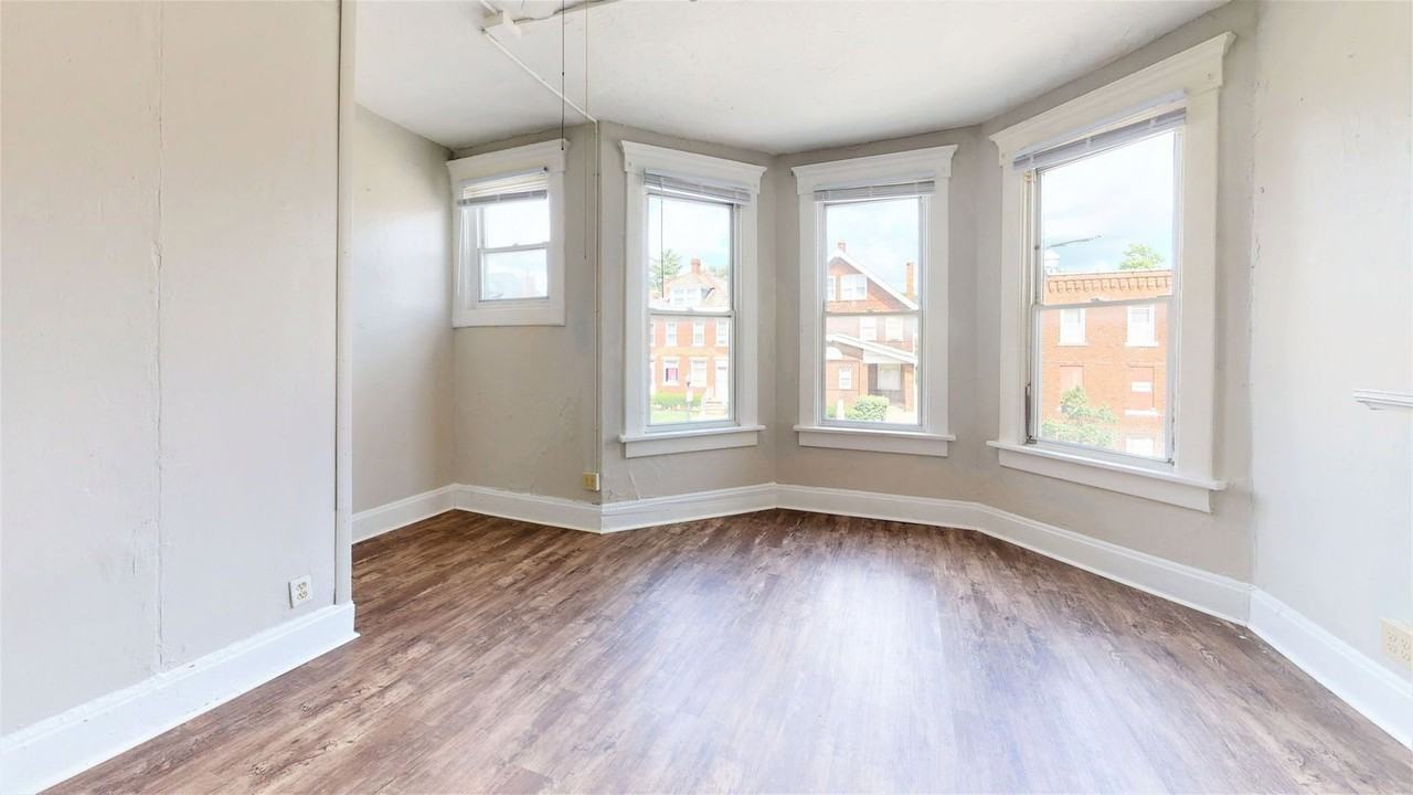 2353 N High St - Photo 4 of 8