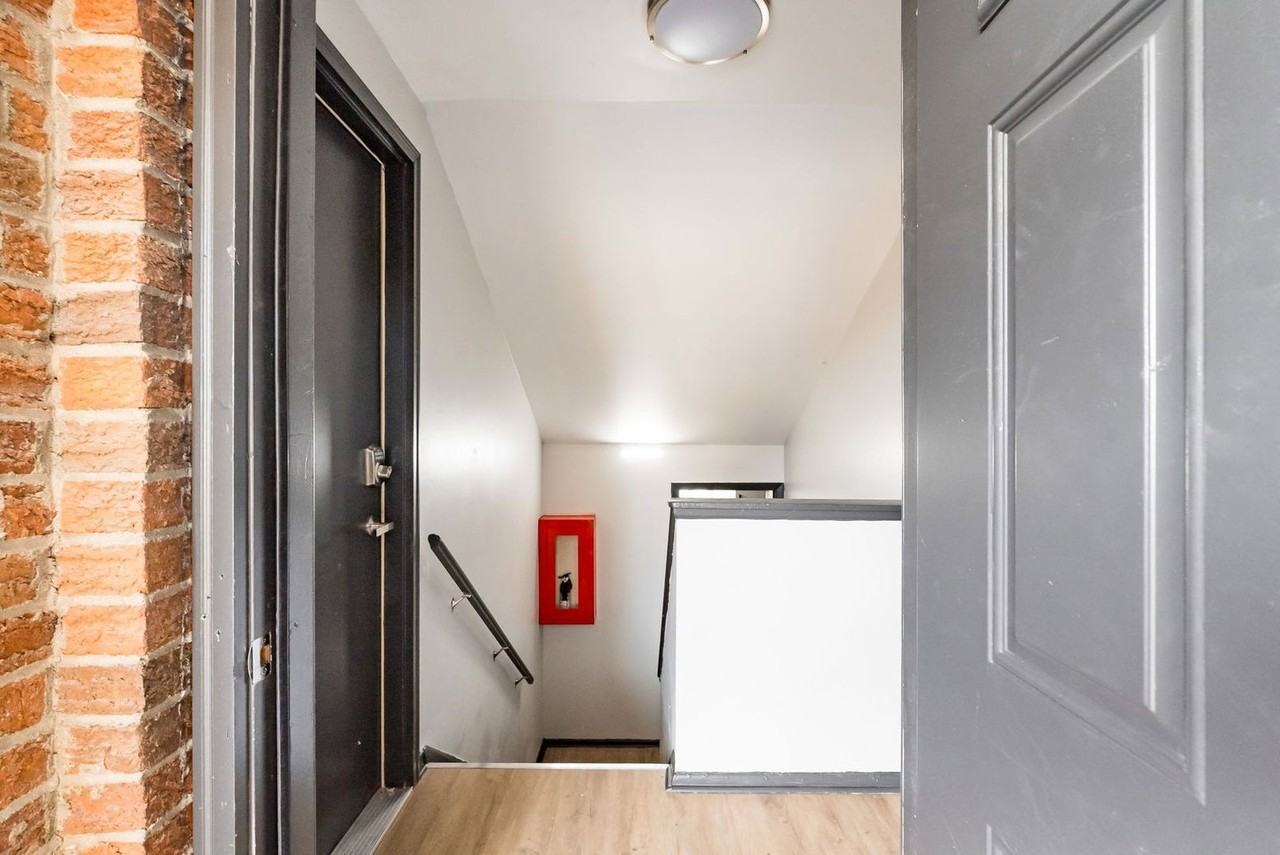 611 Riverview Dr #J - Photo 4 of 19