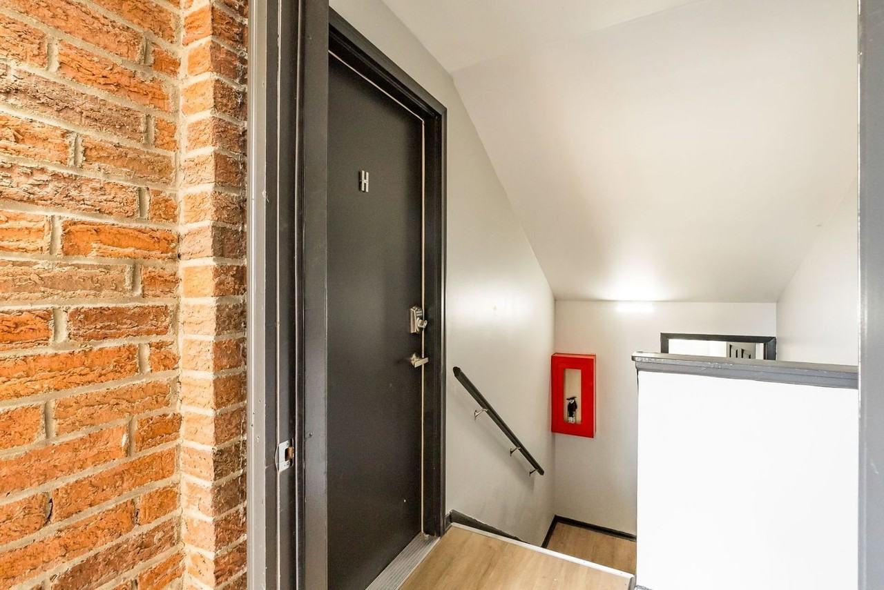 611 Riverview Dr #J - Photo 5 of 19