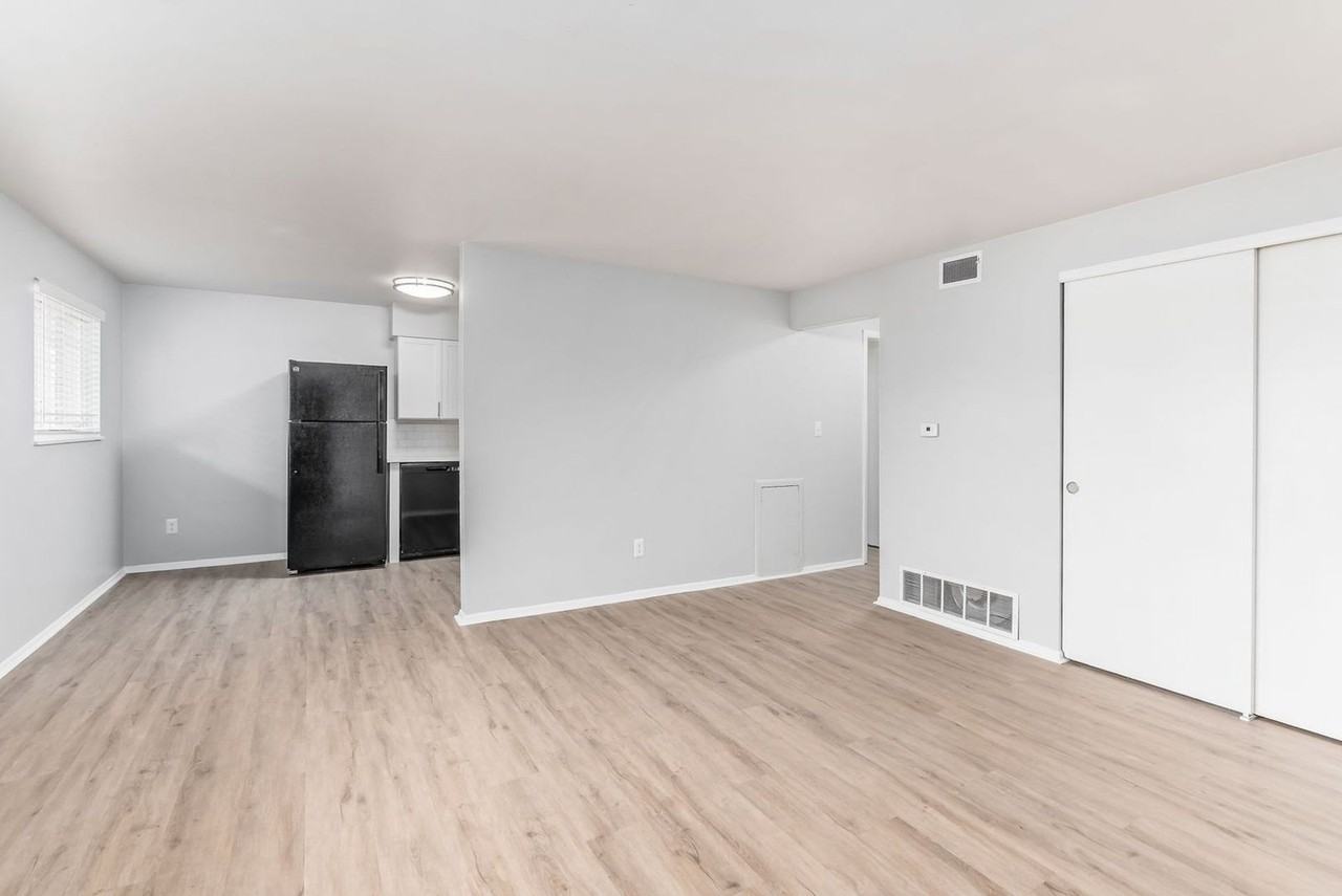 611 Riverview Dr #J - Photo 6 of 19