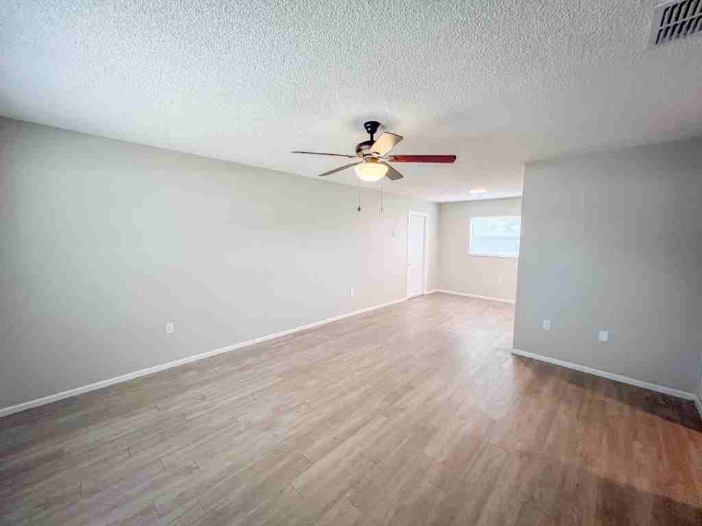 36308 Stratford Ct - Photo 6 of 18