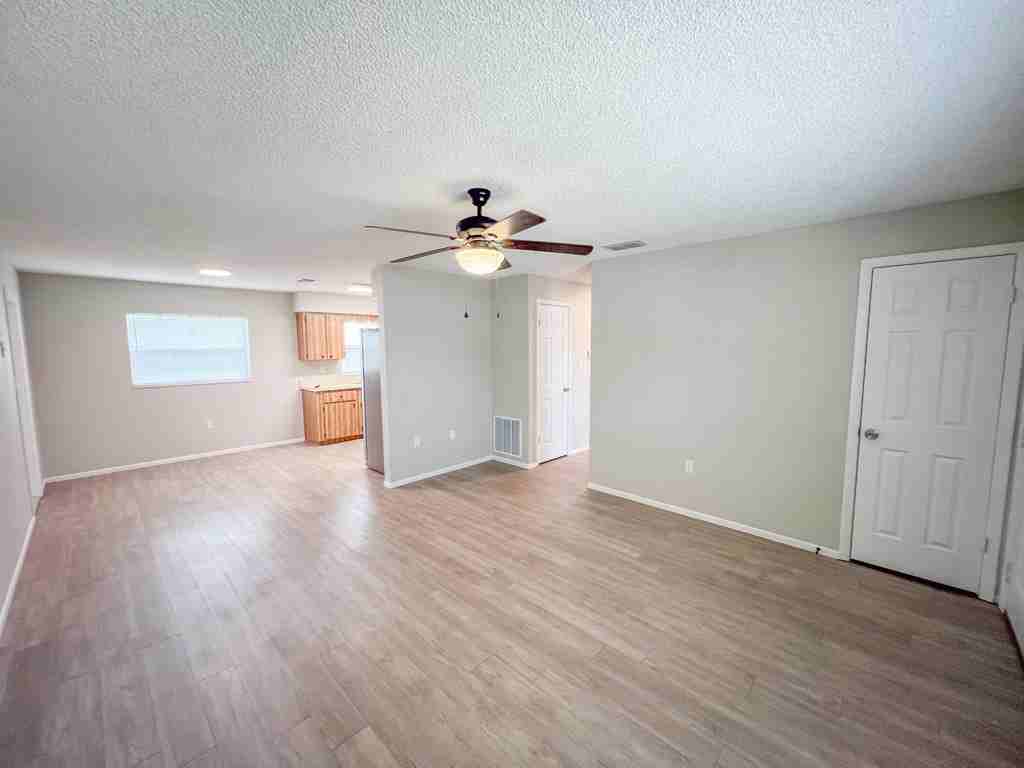 36308 Stratford Ct - Photo 7 of 18