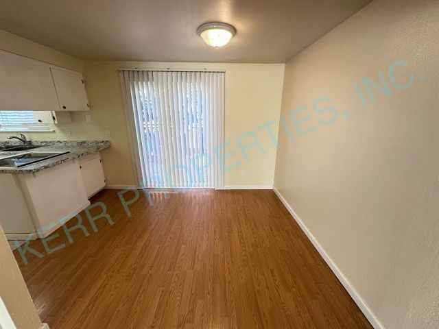 253 Se Kelly Ave - Photo 6 of 20