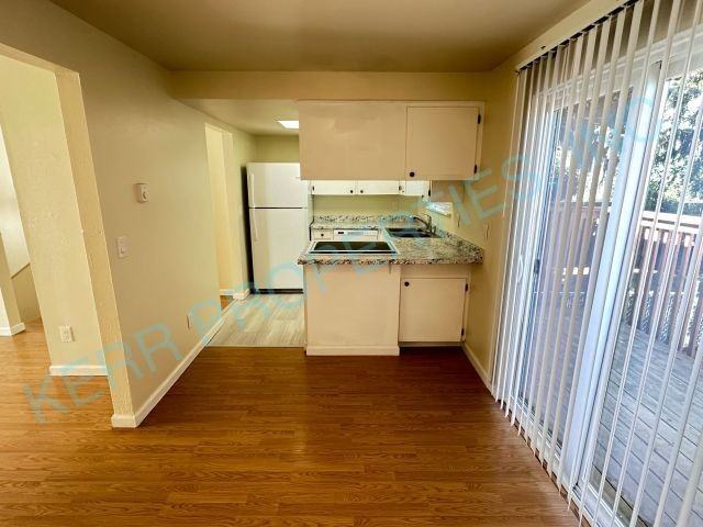 253 Se Kelly Ave - Photo 7 of 20